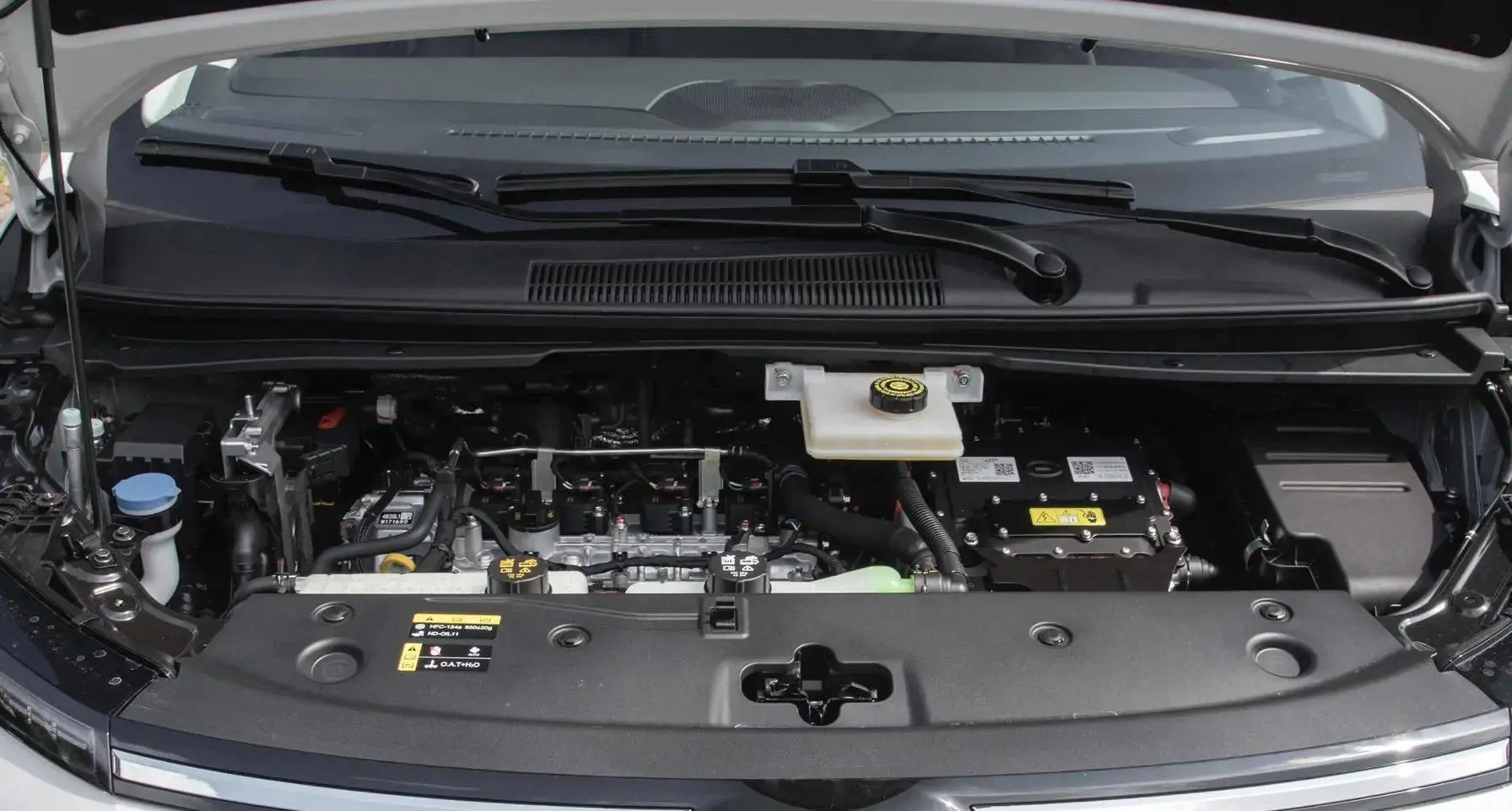 广汽传祺E8荣耀7座混动MPV厚爱上市，售价低至16.68万元！