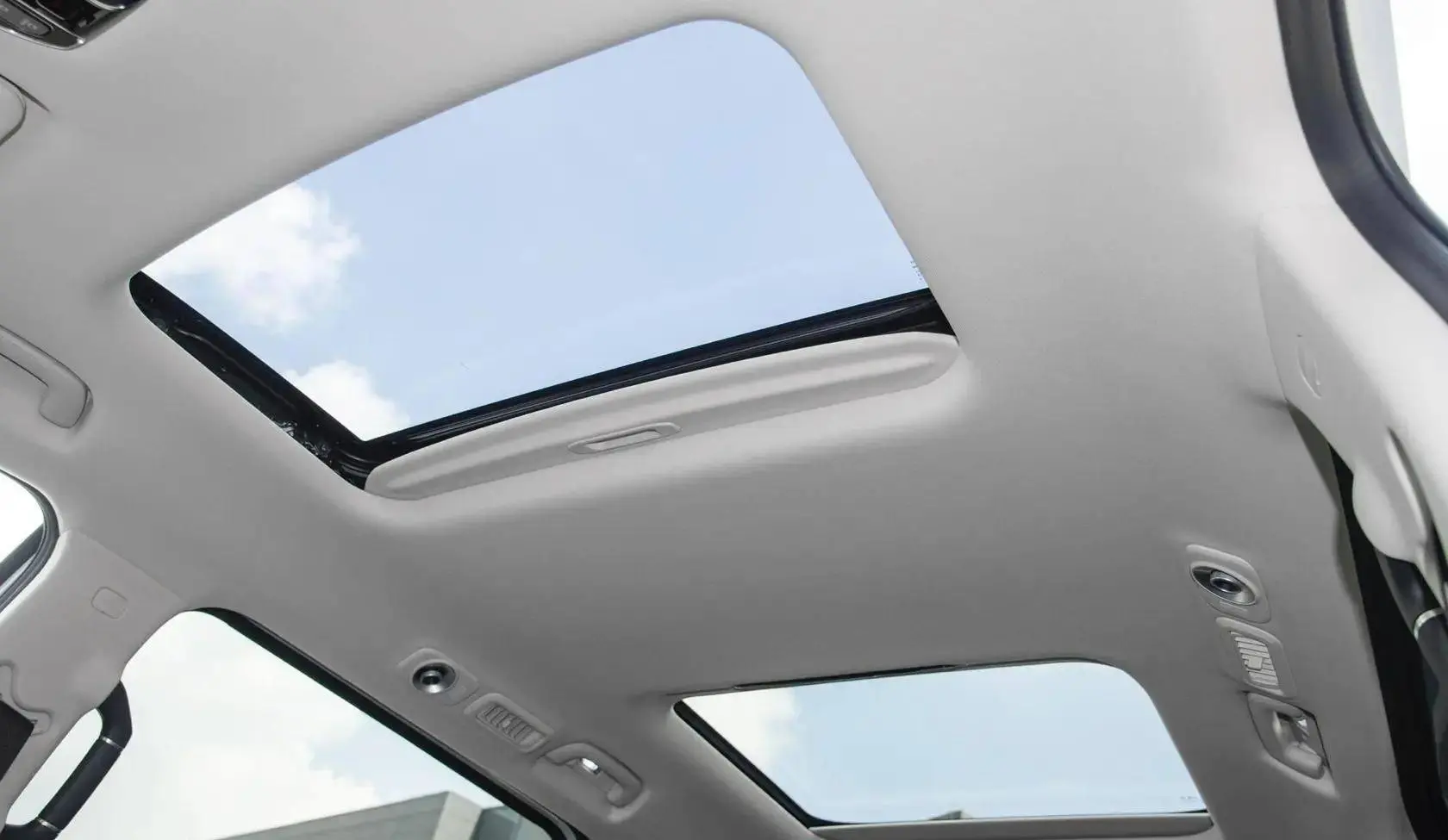 广汽传祺E8荣耀7座混动MPV厚爱上市，售价低至16.68万元！